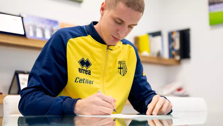 Andrea Conti (ex difensore AC Milan) firma il suo contratto con il Parma | Calciomercato AC Milan News (Kyle J Krause Twitter account)