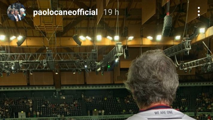 Paolo Cané il tifo rossoblù: con la maglia del Bologna all’Unipol Paolo Cané il tifo rossoblù: con la maglia del Bologna all’Unipol - immagine 1