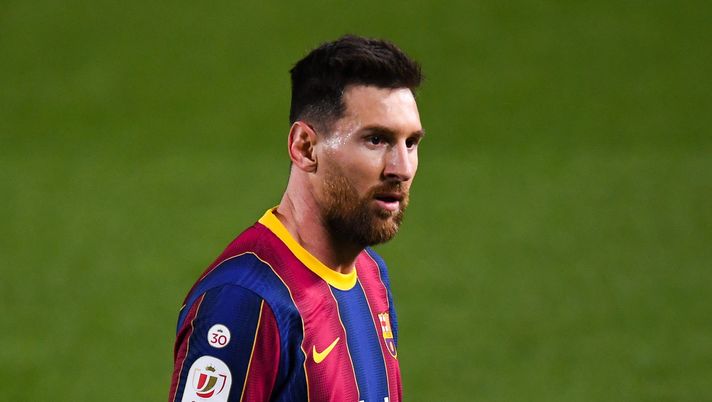 BARCELONA, SPAIN - MARCH 03: Lionel Messi of FC Barcelona looks on during the Copa del Rey Semi Final Second Leg match between FC Barcelona and Sevilla at Camp Nou on March 03, 2021 in Barcelona, Spain. Sporting stadiums around Spain remain under strict restrictions due to the Coronavirus Pandemic as Government social distancing laws prohibit fans inside venues resulting in games being played behind closed doors. (Photo by David Ramos/Getty Images) BARCELONA, SPAIN - MARCH 03: Lionel Messi of FC Barcelona looks on during the Copa del Rey Semi Final Second Leg match between FC Barcelona and Sevilla at Camp Nou on March 03, 2021 in Barcelona, Spain. Sporting stadiums around Spain remain under strict restrictions due to the Coronavirus Pandemic as Government social distancing laws prohibit fans inside venues resulting in games being played behind closed doors. (Photo by David Ramos/Getty Images)