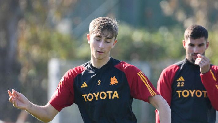 Roma, due giorni alla Salernitana: Huijsen ritorna in gruppo. Ok Dybala e Mancini - immagine 1