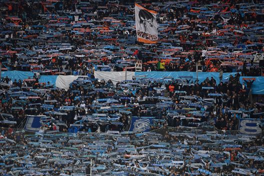 MARSEILLE, FRANCE - APRIL 12: Fans of Olympique Marseille show their support during the UEFA Europa League quarter final leg two match between Olympique Marseille and RB Leipzig at Stade Velodrome on April 12, 2018 in Marseille, France. (Photo by Valerio Pennicino/Bongarts/Getty Images)  Marsiglia