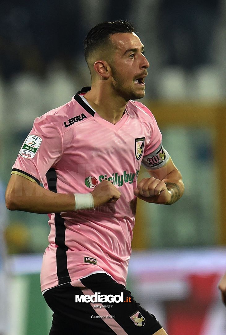  PESCARA, ITALY - NOVEMBER 03:  Iljia Nestorovski of US Città di Palermo FC celebrates after scoring goal 1-2 during the Serie B match between Pescara Calcio and US Citta di Palermo FC at Stadio Adriatico Giovanni Cornacchia on November 3, 2017 in Pescara, Italy.  (Photo by Giuseppe Bellini/Getty Images) 