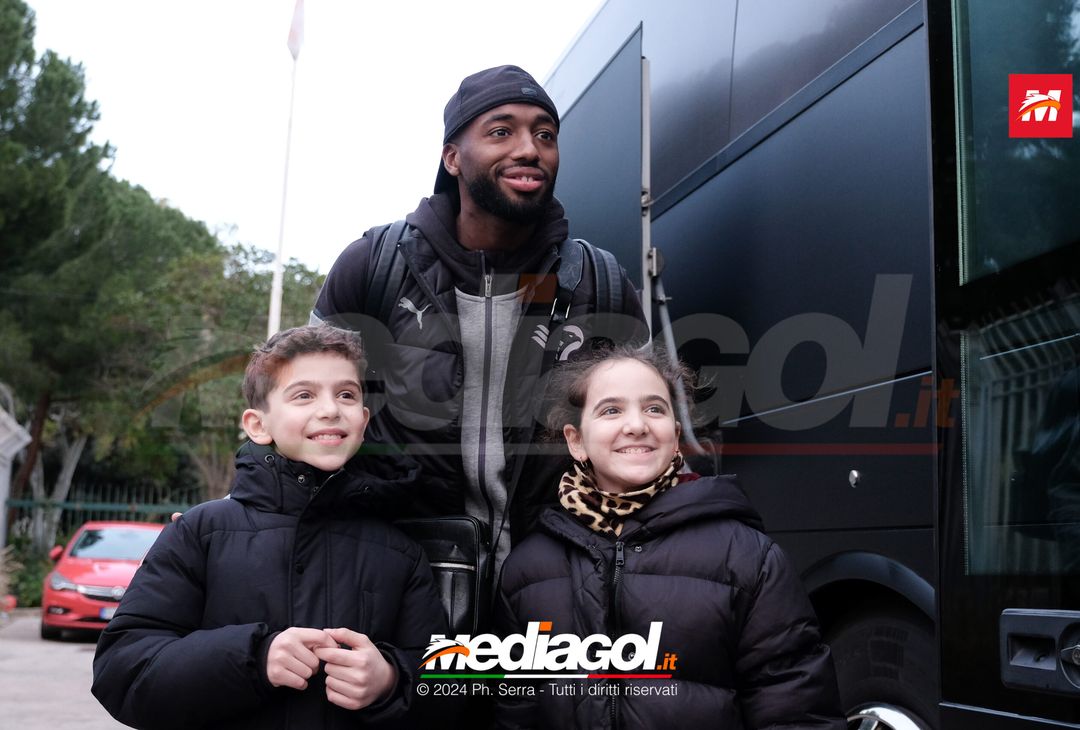 FOTO PALERMO: il Palermo si raduna al parcheggio dell’Ippodromo (GALLERY) - immagine 35