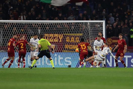 SERIE A – La Roma rimonta il Verona: all’Olimpico finisce 2-2. Mourinho espulso nel finale - immagine 1