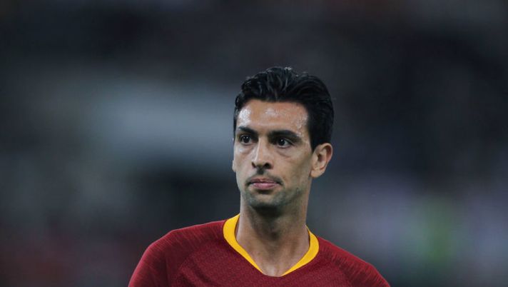 ROME, ITALY - AUGUST 27: Javier Pastore of AS Roma looks on during the Serie A match between AS Roma and Atalanta BC at Stadio Olimpico on August 27, 2018 in Rome, Italy. (Photo by Paolo Bruno/Getty Images) Javier Pastore non è più un giocatore della Roma: è arrivata la risoluzione - immagine 1