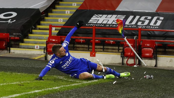 SHEFFIELD, ENGLAND - DECEMBER 06: Jamie Vardy of Leicester City celebrates after scoring their team's second goal during the Premier League match between Sheffield United and Leicester City at Bramall Lane on December 06, 2020 in Sheffield, England. The match will be played without fans, behind closed doors as a Covid-19 precaution. (Photo by Jason Cairnduff - Pool/Getty Images) SHEFFIELD, ENGLAND - DECEMBER 06: Jamie Vardy of Leicester City celebrates after scoring their team's second goal during the Premier League match between Sheffield United and Leicester City at Bramall Lane on December 06, 2020 in Sheffield, England. The match will be played without fans, behind closed doors as a Covid-19 precaution. (Photo by Jason Cairnduff - Pool/Getty Images)