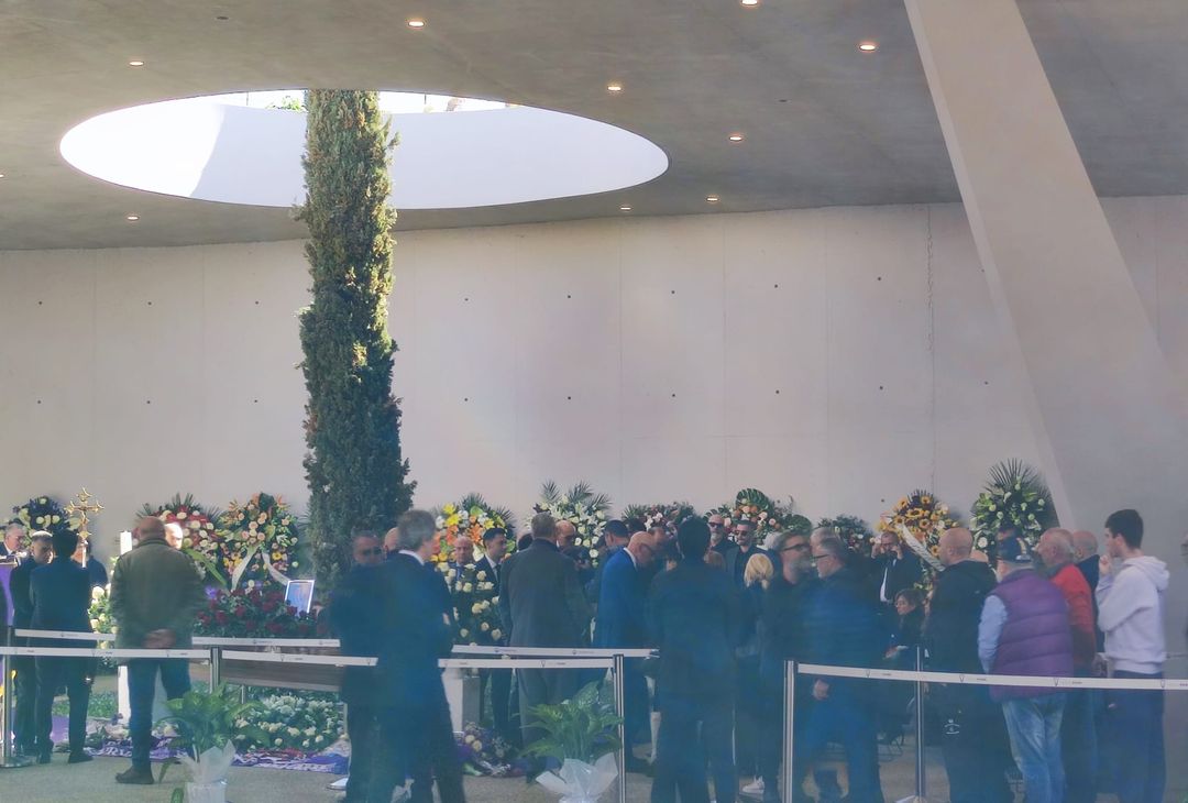 GALLERY VN – La camera ardente per Joe Barone. Tra i presenti Marotta e DeLa - immagine 24