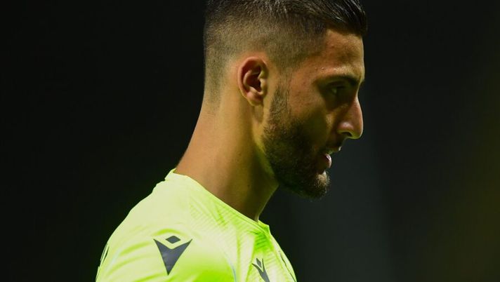 Lazio's Albanian goalkeeper Thomas Strakosha leaves the pitch at the end of the Italian Serie A football match Atalanta vs Lazio played on June 24, 2020 behind closed doors at the Atleti Azzurri d'Italia stadium in Bergamo, as the country eases its lockdown aimed at curbing the spread of the COVID-19 infection, caused by the novel coronavirus. (Photo by Miguel MEDINA / AFP) (Photo by MIGUEL MEDINA/AFP via Getty Images) Lazio, un infortunio dietro alla mancata convocazione di Strakosha: l’esito degli esami - immagine 1