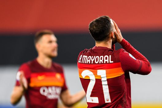 GENOA, ITALY - MAY 2: Borja Mayoral of Roma (R) reacts with disappointment during the Serie A match between UC Sampdoria and AS Roma at Stadio Luigi Ferraris on May 2, 2021 in Genoa, Italy. (Photo by Getty Images) Kokorin a fine corsa, la Fiorentina punta Mayoral. Dubbio sulla formula- immagine 2