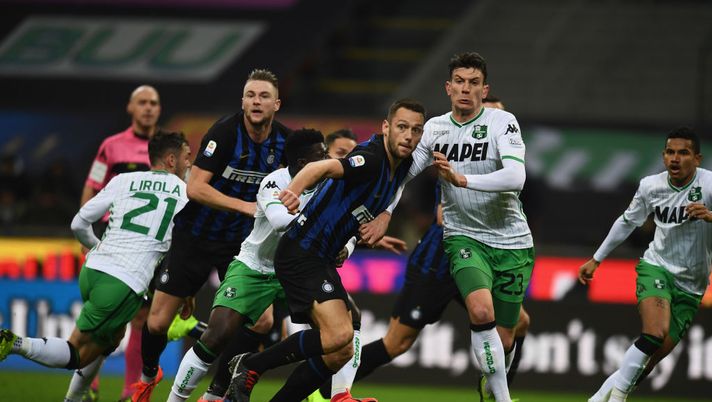 MILAN, ITALY - JANUARY 19:  Sime Vrsaljko of FC Internazionale in action during the Serie A match between FC Internazionale and US Sassuolo at Stadio Giuseppe Meazza on January 19, 2019 in Milan, Italy.  (Photo by Claudio Villa - Inter/Inter via Getty Images) 
