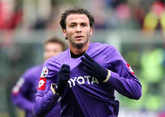 FLORENCE, ITALY - OCTOBER 21: Giampaolo Pazzini of Fiorentina celebrates his goal during the Serie A match between Fiorentina and Siena at the Stadio Artemio Franchi on October 21, 2007 in Florence, Italy. (Photo by New Press/Getty Images) FLORENCE, ITALY - OCTOBER 21: Giampaolo Pazzini of Fiorentina celebrates his goal during the Serie A match between Fiorentina and Siena at the Stadio Artemio Franchi on October 21, 2007 in Florence, Italy. (Photo by New Press/Getty Images)