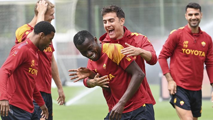 Roma, la rifinitura pre-Bayer: ci sono Dybala, Smalling, El Shaarawy e Celik - immagine 1