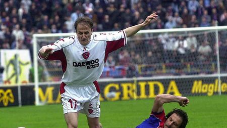 08 Apr 2001: Renato Olive of Bologna and Davide Baiocco of Perugia in action during the Serie A 25th Round League match between Bologna and Perugia played at the Renato Dall''Ara Stadium Bologna . DIGITAL CAMERA Mandatory Credit: Grazia Neri/ALLSPORT