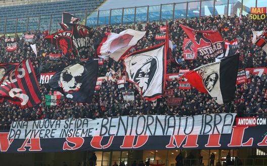 Così, a gennaio, la curva rossonera salutava Ibra... Così, a gennaio, la curva rossonera salutava Ibra...