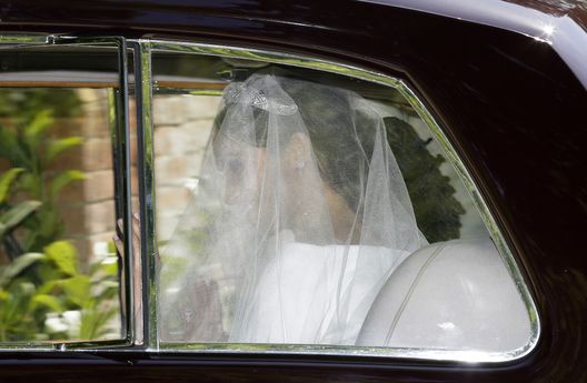 Meghan Markle lascia il Cliveden House Hotel diretta alla cerimonia
(AP Photo/Tim Ireland) Meghan Markle lascia il Cliveden House Hotel diretta alla cerimonia
(AP Photo/Tim Ireland)