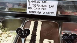 A Napoli spunta il gelato CR7: “Disponibile soltanto nel cono per… mancanza di coppe!” | FOTO