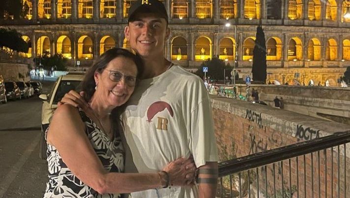 Roma, gli auguri social di Dybala per la festa della mamma Roma, gli auguri social di Dybala per la festa della mamma - immagine 1