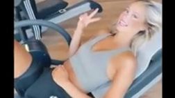 VIDEO / Viky Varga sempre più bella: il workout incanta il web