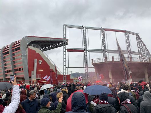 L’allenamento al Filadelfia: bagno di folla in vista del Derby, Ricci in gruppo L’allenamento al Filadelfia: bagno di folla in vista del Derby, Ricci in gruppo - immagine 1
