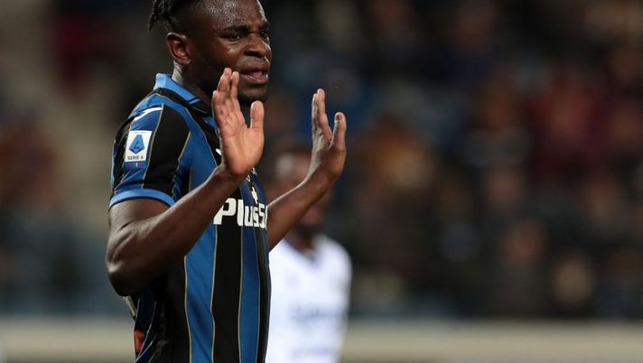 BERGAMO, ITALY - APRIL 18: Duvan Zapata of Atalanta reacts during the Serie A match between Atalanta BC and Hellas Verona FC at Gewiss Stadium on April 18, 2022 in Bergamo, Italy. (Photo by Emilio Andreoli/Getty Images) Dal recupero di Freuler a Zapata e Pessina: ecco la formazione dell’Atalanta senza Malinovskyi - immagine 1