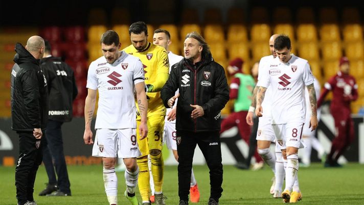 BENEVENTO, ITALY - JANUARY 22: Davide Nicola, Head coach of Torino reacts after the Serie A match between Benevento Calcio and Torino FC  at Stadio Ciro Vigorito on January 22, 2021 in Benevento, Italy. (Photo by Francesco Pecoraro/Getty Images) 