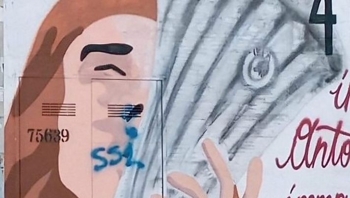 Derby di Roma, i tifosi della Lazio ripristinano il murales dedicato a De Falchi - immagine 1