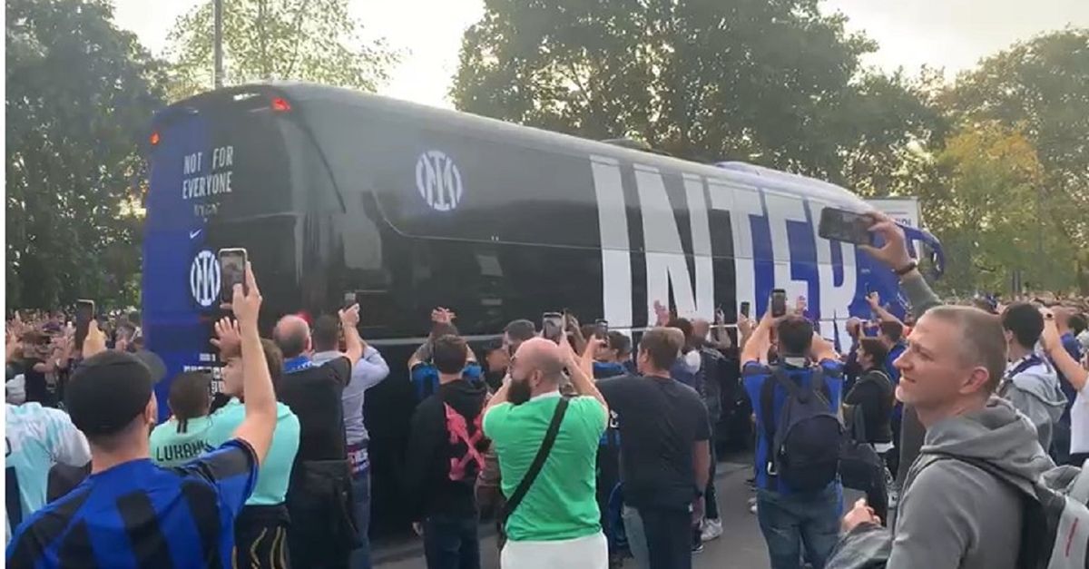 VIDEO FCIN1908 / Inter-Plzen, Arriva Il Pullman Nerazzurro: La Carica ...