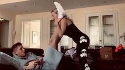 VIDEO / Come allenarsi in casa, Giulia Provvedi tortura Gollini