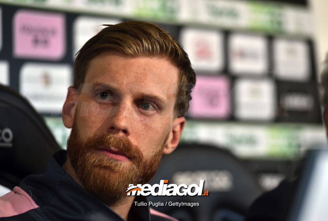  PALERMO, ITALY - MARCH 01: Niklas Gunnarsson answers questions during his presentation as new player of US Citta' di Palermo at Tenente Carmelo Onorato Sports Center on March 01, 2019 in Palermo, Italy. (Photo by Tullio M. Puglia/Getty Images) 