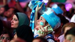 Nuovi lavori mondiali, la bandiera argentina dipinta sul volto dei tifosi: 3 euro cad…