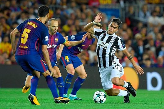 Barcelona's midfielder from Spain Andres Iniesta (L) vies with Juventus' forward from Argentina Paulo Dybala during the UEFA Champions League Group D football match FC Barcelona vs Juventus at the Camp Nou stadium in Barcelona on September 12, 2017. / AFP PHOTO / LLUIS GENE (Photo credit should read LLUIS GENE/AFP/Getty Images) Barcelona's midfielder from Spain Andres Iniesta (L) vies with Juventus' forward from Argentina Paulo Dybala during the UEFA Champions League Group D football match FC Barcelona vs Juventus at the Camp Nou stadium in Barcelona on September 12, 2017. / AFP PHOTO / LLUIS GENE (Photo credit should read LLUIS GENE/AFP/Getty Images)