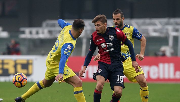 Cagliari, Barella: “Mi paragonano a Nainggolan? Effettivamente ci somigliamo” Cagliari, Barella: “Mi paragonano a Nainggolan? Effettivamente ci somigliamo”