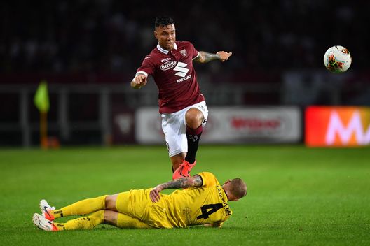 TURIN, ITALY - AUGUST 08: Armando Izzo (L) of Torino FC is tackled by Ruslan Khadarkevich of FC Shakhtyor during the UEFA Europa League Third Qualifying Round First Leg fixture between Torino FC and FC Shakhtyorat at Olimpico Stadium on August 8, 2019 in Turin, Italy. (Photo by Valerio Pennicino/Getty Images) TURIN, ITALY - AUGUST 08: Armando Izzo (L) of Torino FC is tackled by Ruslan Khadarkevich of FC Shakhtyor during the UEFA Europa League Third Qualifying Round First Leg fixture between Torino FC and FC Shakhtyorat at Olimpico Stadium on August 8, 2019 in Turin, Italy. (Photo by Valerio Pennicino/Getty Images)