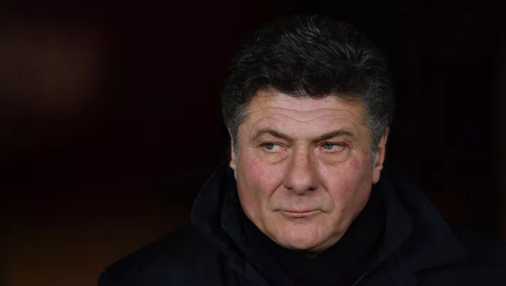 TURIN, ITALY - JANUARY 25:  Torino FC head coach Walter Mazzarri looks on during the Serie A match between Torino FC and  Atalanta BC at Stadio Olimpico di Torino on January 25, 2020 in Turin, Italy.  (Photo by Valerio Pennicino/Getty Images)