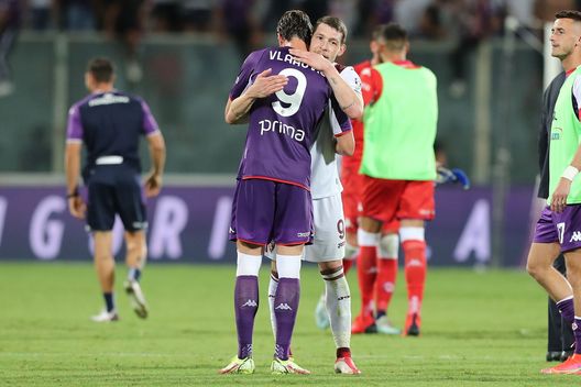FLORENCE, ITALY - AUGUST 28: Andrea Belotti of Torino FC and Dusan Vlahovic of ACF Fiorentina during the Serie A match between ACF Fiorentina and Torino FC at Stadio Artemio Franchi on August 28, 2021 in Florence, Italy (Photo by Gabriele Maltinti/Getty Images) FLORENCE, ITALY - AUGUST 28: Andrea Belotti of Torino FC and Dusan Vlahovic of ACF Fiorentina during the Serie A match between ACF Fiorentina and Torino FC at Stadio Artemio Franchi on August 28, 2021 in Florence, Italy (Photo by Gabriele Maltinti/Getty Images)