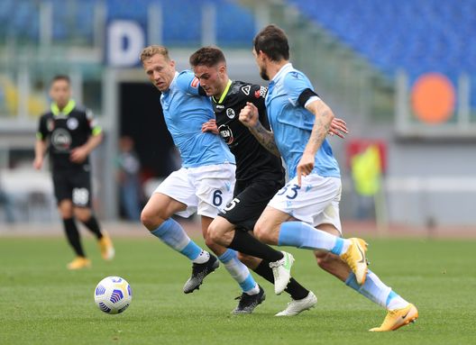 Acerbi in azione contro lo Spezia Acerbi in azione contro lo Spezia