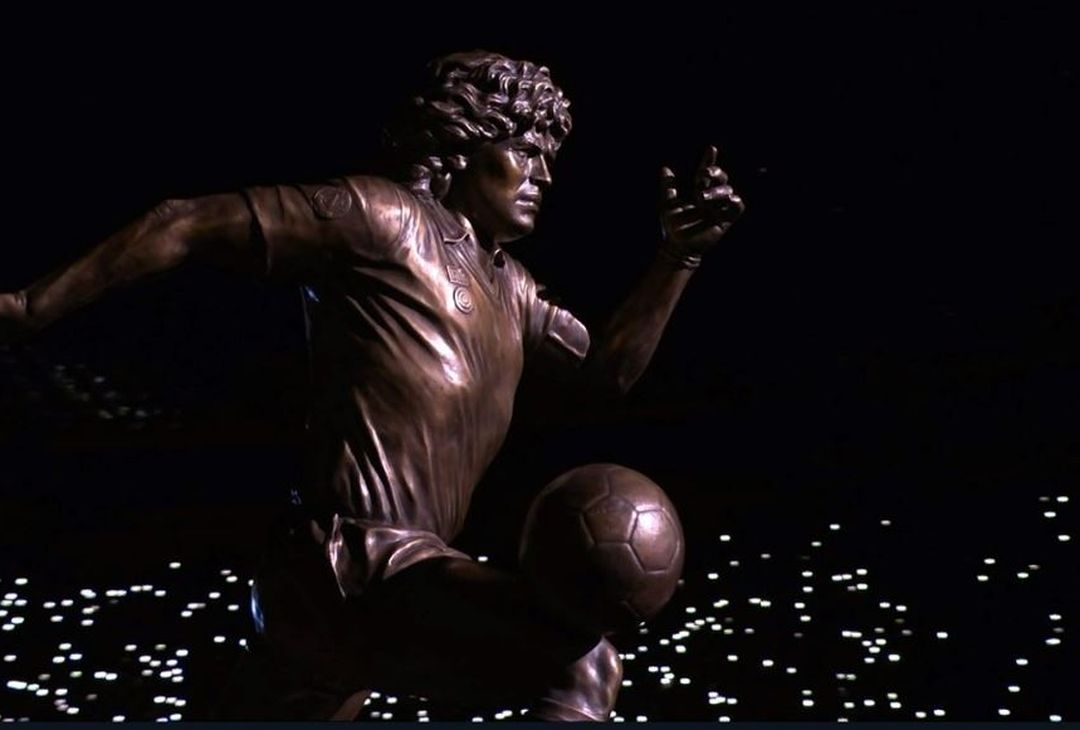 FOTOGALLERY Suggestioni pazzesche al Maradona con la statua dedicata a D10S - immagine 2