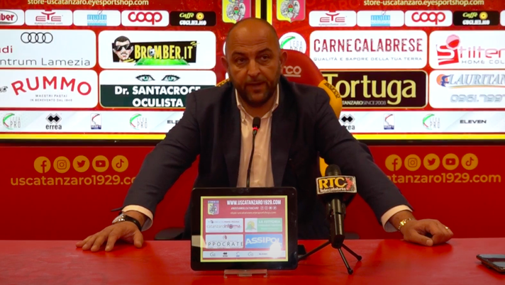 Catanzaro, furia dg Foresti: “Arbitraggio assurdo. Ci siamo rotti i c****oni”  catanzaro