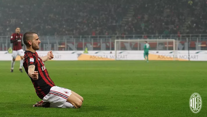Leonardo Bonucci esulta dopo il gol al Crotone (acmilan.com)
