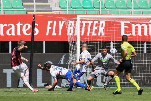 Milan-Sampdoria 1-1, stagione 2020-2021. Hauge segna il gol del pareggio all'87' (getty images) Milan-Sampdoria 1-1, stagione 2020-2021. Hauge segna il gol del pareggio all'87' (getty images)