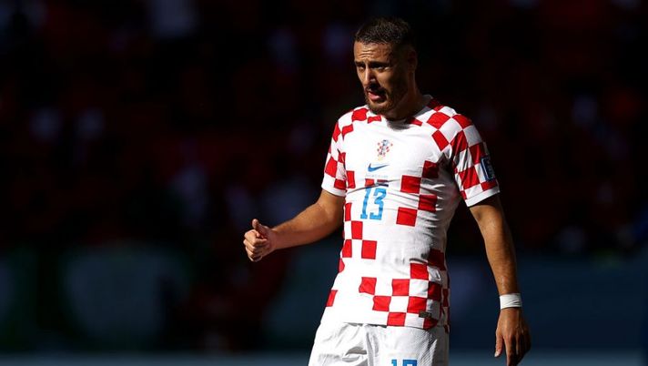 AL KHOR, QATAR - NOVEMBER 23: Nikola Vlasic of Croatia looks on during the FIFA World Cup Qatar 2022 Group F match between Morocco and Croatia at Al Bayt Stadium on November 23, 2022 in Al Khor, Qatar. (Photo by Lars Baron/Getty Images) Torino, contatti costanti con la Croazia per lo stop di Vlasic: le sensazioni dal Qatar - immagine 1