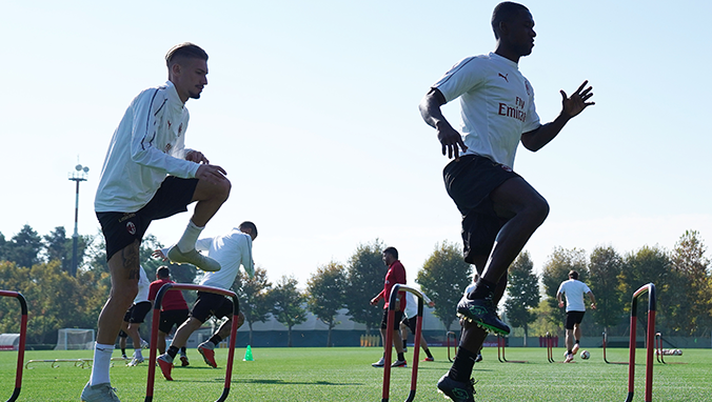 Samu Castillejo e Cristian Zapata in allenamento con il Milan a Milanello (credits: acmilan.com) 