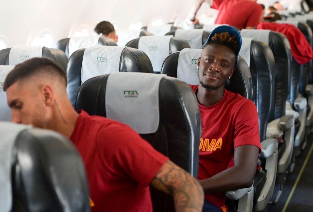 La Roma in partenza per il Portogallo – FOTO GALLERY - immagine 3