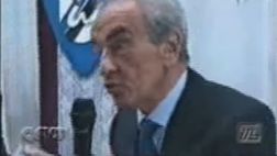 VIDEO / Prisco si fa serio: “Vi prego di alzarvi tutti in piedi. Sto per dirvi una cosa…”
