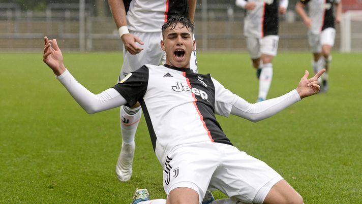 LEVERKUSEN, GERMANY - DECEMBER 11: Cosimo Marco Da Graca of Juventus celebrates after scoring a goal during the UEFA Youth League match between Bayer 04 Leverkusen U19 and Juventus Turin U19 on December 11, 2019 in Leverkusen, Germany. (Photo by Filippo Alfero - Juventus FC/Juventus FC via Getty Images) dybala