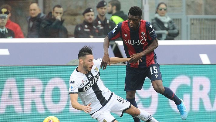 BOLOGNA, ITALY - NOVEMBER 24: Ibrahima Mbaye of Bologna FC ( R ) comptetes the ball with Mattia Sprocati of Parma Calcio ( L ) during the Serie A match between Bologna FC and Parma Calcio at Stadio Renato Dall'Ara on November 24, 2019 in Bologna, Italy. (Photo by Mario Carlini / Iguana Press/Getty Images) BOLOGNA, ITALY - NOVEMBER 24: Ibrahima Mbaye of Bologna FC ( R ) comptetes the ball with Mattia Sprocati of Parma Calcio ( L ) during the Serie A match between Bologna FC and Parma Calcio at Stadio Renato Dall'Ara on November 24, 2019 in Bologna, Italy. (Photo by Mario Carlini / Iguana Press/Getty Images)