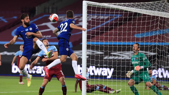 LONDON, ENGLAND - JULY 01: Olivier Giroud and Christian Pulisic of Chelsea battle for the ball with Aaron Cresswell of West Ham United during the Premier League match between West Ham United and Chelsea FC at London Stadium on July 01, 2020 in London, England. Football Stadiums around Europe remain empty due to the Coronavirus Pandemic as Government social distancing laws prohibit fans inside venues resulting in all fixtures being played behind closed doors. (Photo by Adam Davy/Pool via Getty Images) LONDON, ENGLAND - JULY 01: Olivier Giroud and Christian Pulisic of Chelsea battle for the ball with Aaron Cresswell of West Ham United during the Premier League match between West Ham United and Chelsea FC at London Stadium on July 01, 2020 in London, England. Football Stadiums around Europe remain empty due to the Coronavirus Pandemic as Government social distancing laws prohibit fans inside venues resulting in all fixtures being played behind closed doors. (Photo by Adam Davy/Pool via Getty Images)