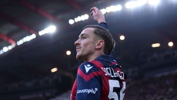 UDINE, ITALY - DECEMBER 30:Alexis Saelemaekers of Bologna gestures during the Serie A TIM match between Udinese Calcio and Bologna FC at Dacia Arena on December 30, 2023 in Udine, Italy. (Photo by Alessandro Sabattini/Getty Images) DAI CAMPI – Novità Castellanos, Di Gregorio e Saelemaekers! Chiesa, Pereyra e i diffidati… - immagine 1