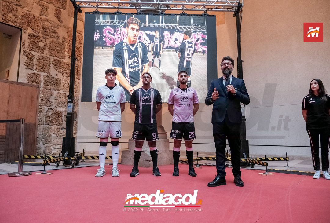 FOTO PALERMO, presentazione nuove maglie gara Palermo 2022/2023 (Gallery) - immagine 23