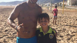 Ronaldinho-Barça: primo giorno di lavoro? Lui va in spiaggia… (FOTO)